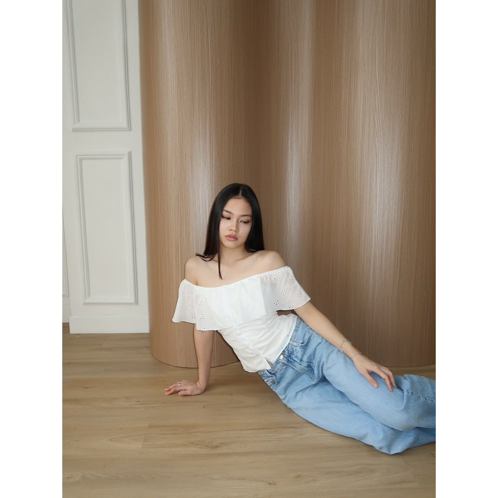 EYELET TOP l NUDETHELABEL